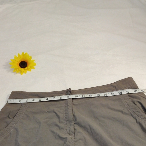 L.L..Bean. Casual Tan Skirt with Pockets - Picture 11 of 12
